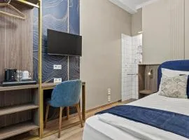 Central Vienna Stay I Self Check-in near Nestroyplatz I Toilet on Hallway