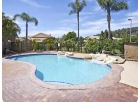 Charming Townhouse Kirra Beach