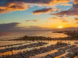 Marbella Lane - Executive Suite Steps to Beach