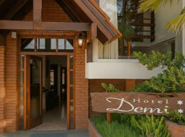 Hotel Demi, hotel cerca de Aeropuerto internacional de Villa Gesell - Pinamar - VLG, Villa Gesell