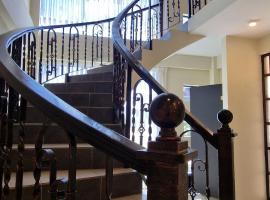 Chalet Tunari, hotel with hot tubs in Quillacollo