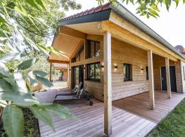 ebenerdiges Chalet im Vital Camp Bayerbach, hotelli kohteessa Bayerbach