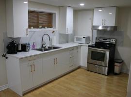 Perfect location brand new basement 3 and half appartment, hotel i Laval