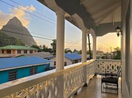 Upstairs Apartment with Piton View in Soufriere, Hotel in Soufrière