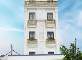 Ruby Hotel - Tân Uyên - Bình Dương، فندق في Hoi Nghia