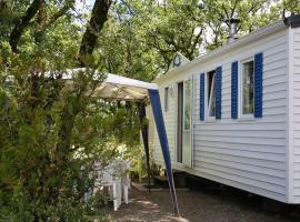 Mobil Home avec Terrasse, 2 Chambres à Payrac - API-1-52-1223, Hotel in Payrac