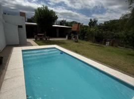 Quincho El Aguaribay, hotel i Villa Dolores