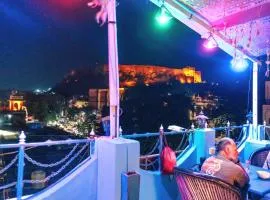 Dylan Cafe And Guest House