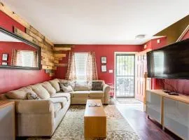 TripH - townhouse, EV charger, off street parking