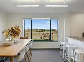 The Stables Lake and Country Retreat