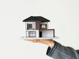 Simple Private Rooms in 5BR Shared Apartment, Well Connected Location