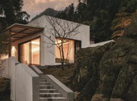 Anlan Creek Spring B&B, hotel v destinaci E-mej-šan