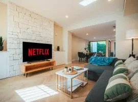 2 Bedroom Apartment Darlinghurst with Patio Access