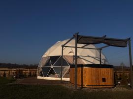 Glamping Bieszczady - Luksusowe Całoroczne Kopuły Sferyczne, camping de lujo en Uherce Mineralne
