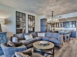 Beachfront Two-Bedroom Condo With Panoramic Gulf Views, hotel em Destin