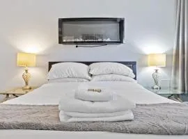 Cozy 1 Bedroom Downtown Central