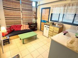 צימר - יח' דיור בחוות רפאל, hotel a Pardes H̱anna