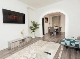 Stylish 3 Bed Home with 4 beds- 5 Min walk From Anfield Stadium