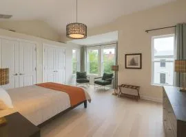 Modern 1 block from Metro subway Minutes to Capital, Museums and National Mall