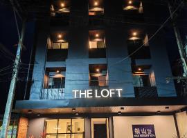 The loft hotel Betong, hotel com estacionamento em Betong