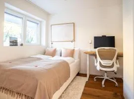 Zurich Furnished Business Apartments - Airport, Hallenstadion, Parking, Ergonomic Workspace