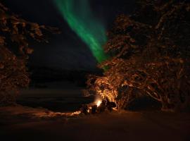 EIRA Fjord Stay with firepit, snowmobile rental and free snowshoes, hotel in Tromsø