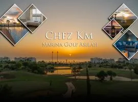 Modern seaside apartment