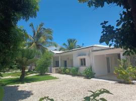 Les jardins d'Ambondrona, hotel in Mahajanga