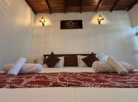 Colonial Surfing Villa Hostel & Home Stay, hotel a Midigama East