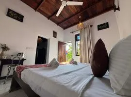 Colonial Surfing Villa Hostel & Home Stay