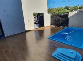 Casa de Alto Padrão com 5 Suítes e Piscina