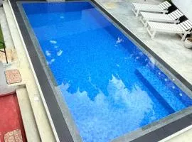 Pineapple Surf Villa