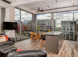 Penthouse City Overlook 2BR Apartment - free parking, hotel en Appleton
