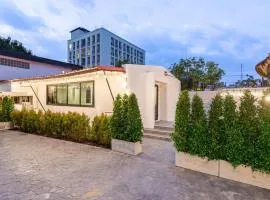 SwasddeeHouse midtown bangkok