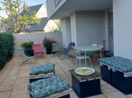 Super Apt terrasse 2box, hotel in Olivet