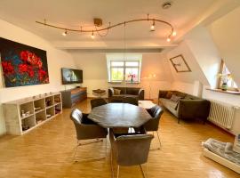 Luxus Penthouse 100qm mit Sauna, Whirlpool, Terrasse, Garage, ruhig und zentral, hotel em Ulm