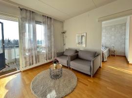 Elegant and Cozy Apartment with Sauna in Espoo, hotel i Espoo