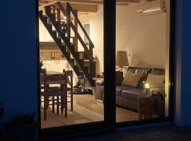 Cudne Manowce ogrodzony domek na wyłączność wśród ciszy i natury u stóp Gór Izerskich, Hotel in Giebułtów