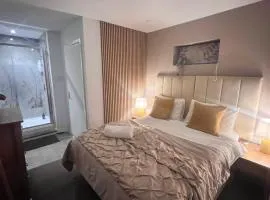 Private Cosy 1Bd in town