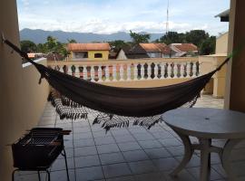 Casa Espaçosa Bertioga Indaiá pertinho da praia, área gourmet, hotel em Bertioga