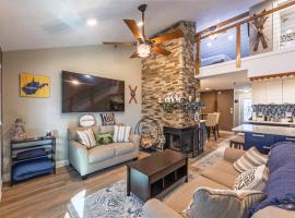 Mountain Crest Cabin: Snowshoe şehrinde bir otel