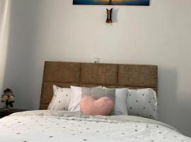 EdenRose Guest House, hotel in Kwabenya