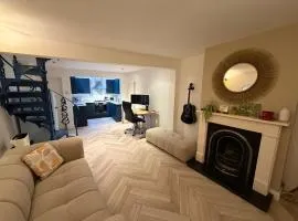 Victorian Cottage in Central Richmond