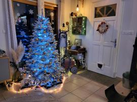 Maison spacieuse avec jardin, hotel a Saint-Nizier-du-Moucherotte