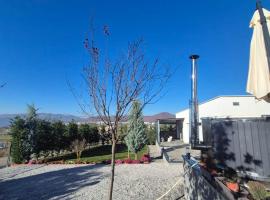 Villa Holding, hotel s&nbsp;v&iacute;řivkou v destinaci Prilepnica