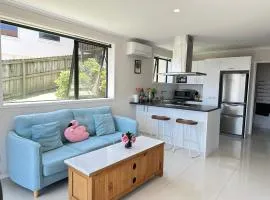 Albany Sunny Deck Retreat