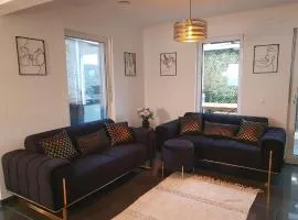 Karlsruhe Holiday & Business Home 3-Bedroom House