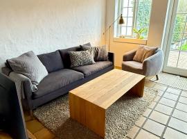 88 m2 townhouse, free parking in the heart of Odense, hotel em Odense