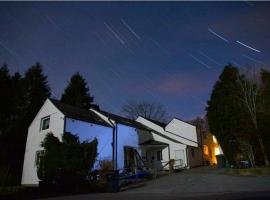 Farm House, Hirwaun Brecon Beacons with Games Barn, hotel ad Aberdare