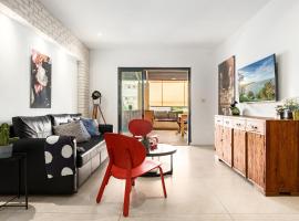 Noga 2BR Suite Apartments, hotel amb banyeres d'hidromassatge a Tel Aviv